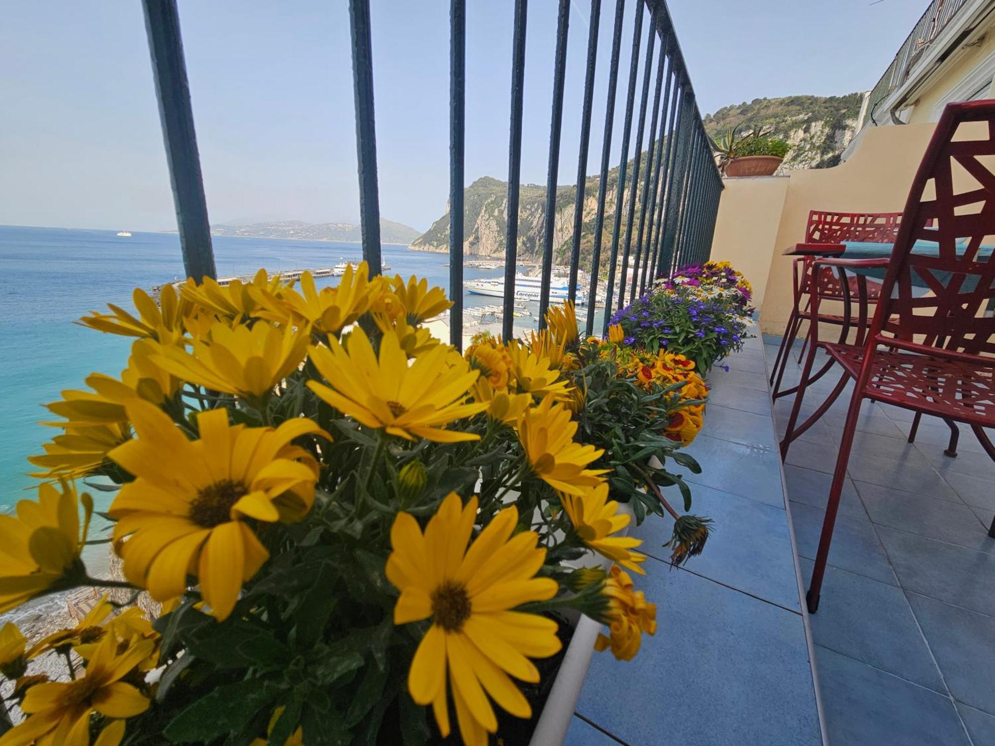 La Bomboniera Apartment Capri Bagian luar foto